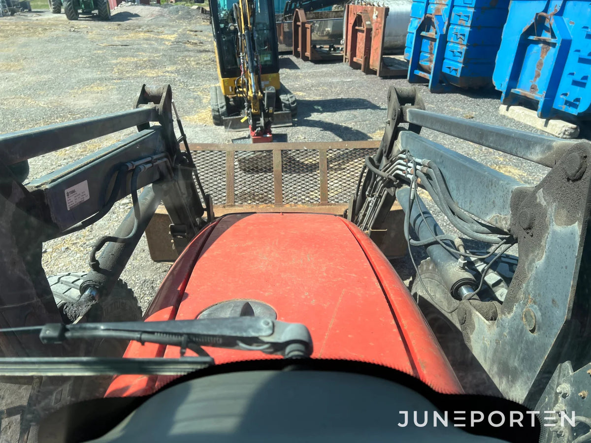 Massey Ferguson 4345 med lastare och skopa