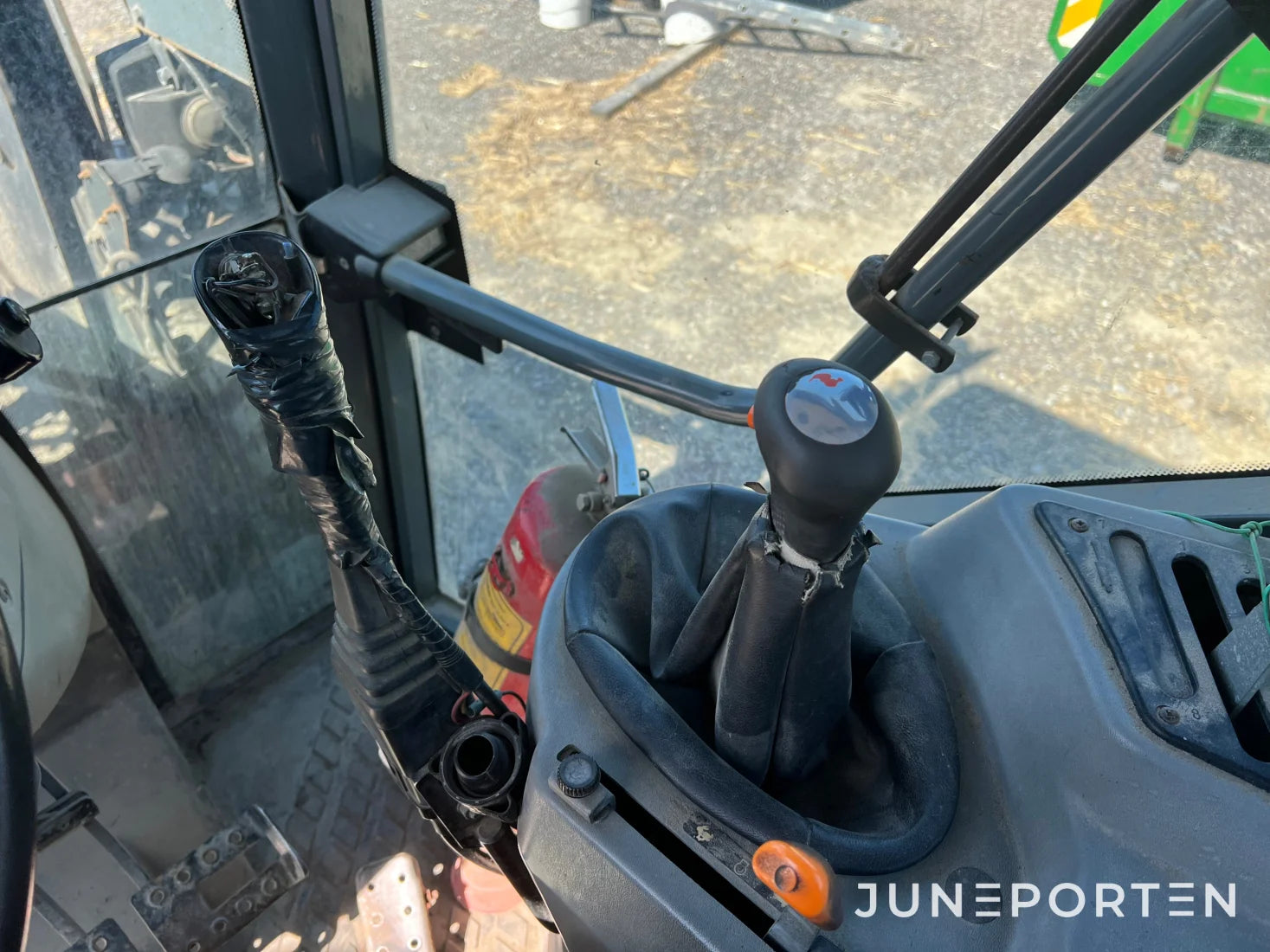 Massey Ferguson 4345 med lastare och skopa