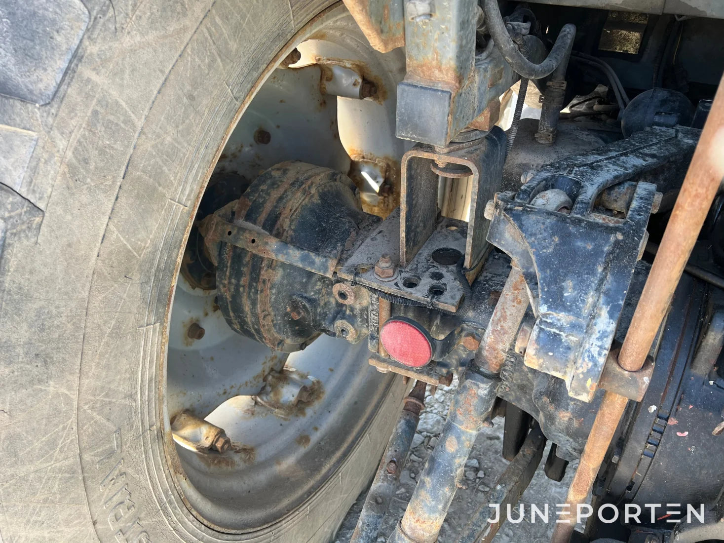 Massey Ferguson 4345 med lastare och skopa