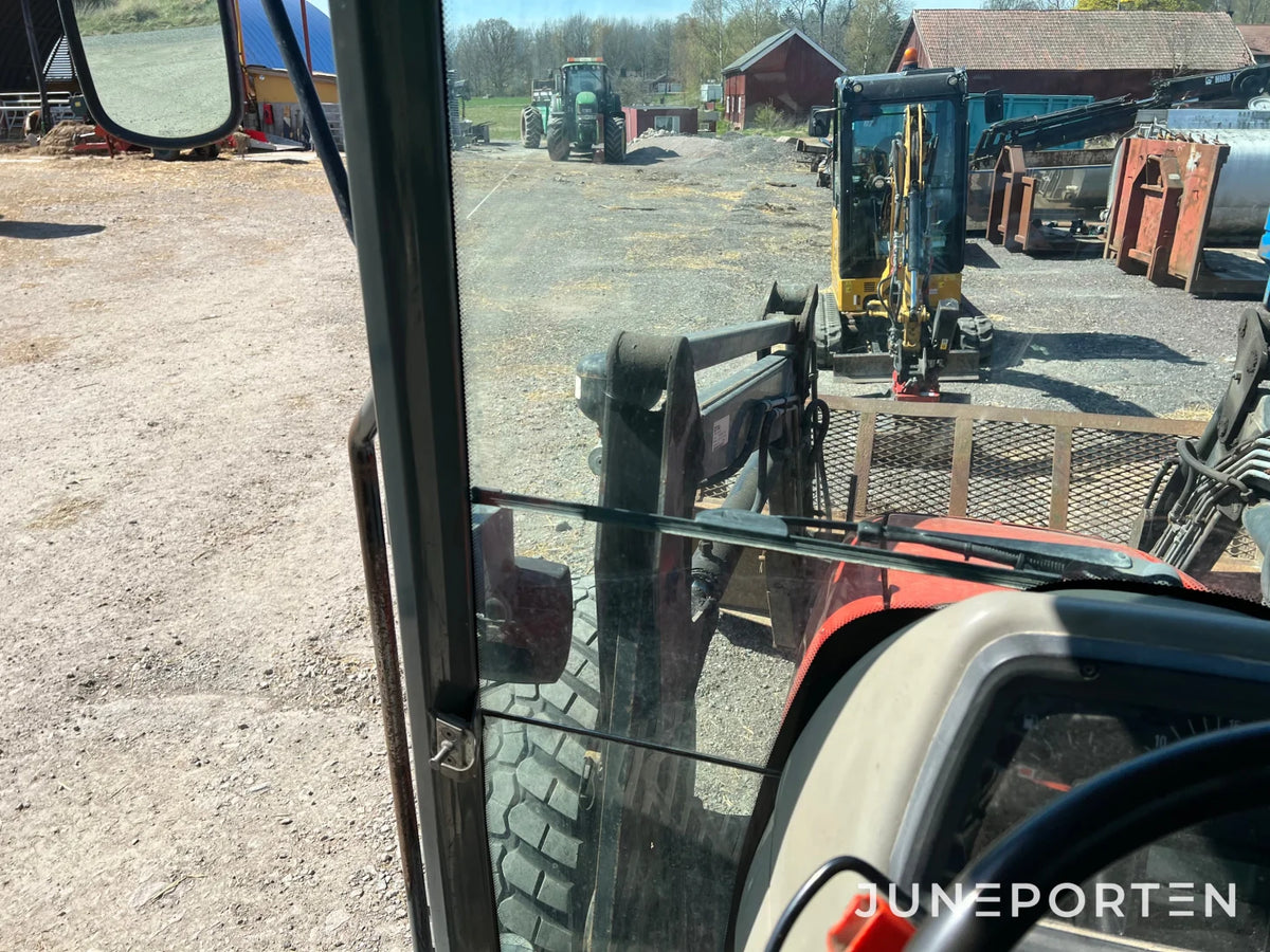 Massey Ferguson 4345 med lastare och skopa