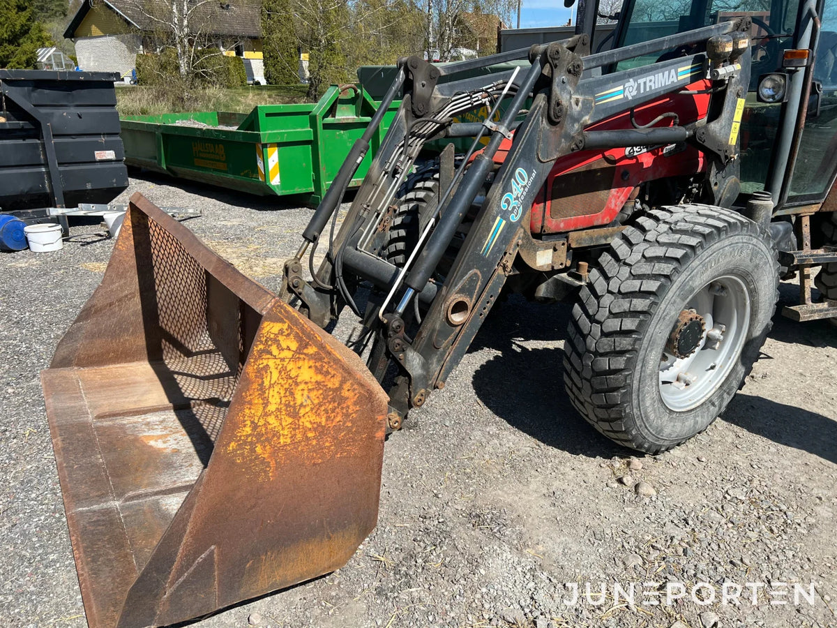 Massey Ferguson 4345 med lastare och skopa
