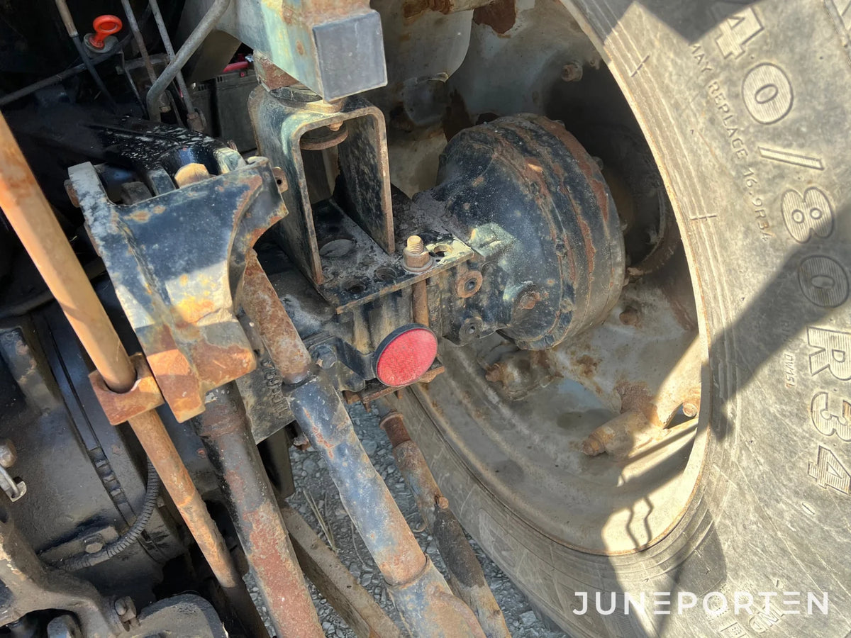 Massey Ferguson 4345 med lastare och skopa