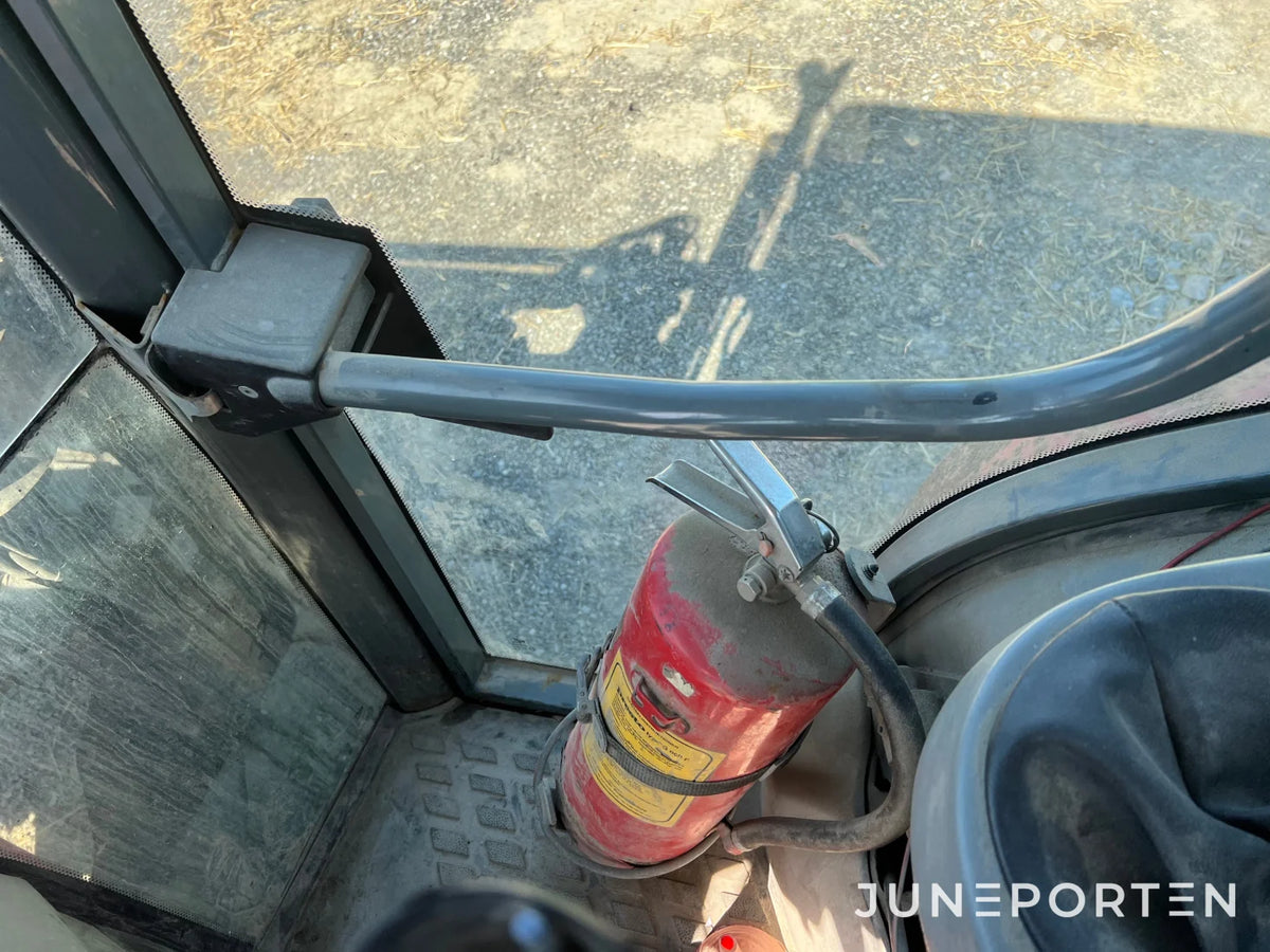 Massey Ferguson 4345 med lastare och skopa