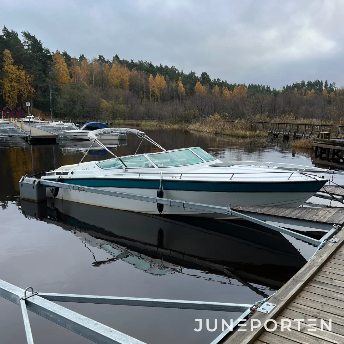 Motorbåt Formula 242Ss