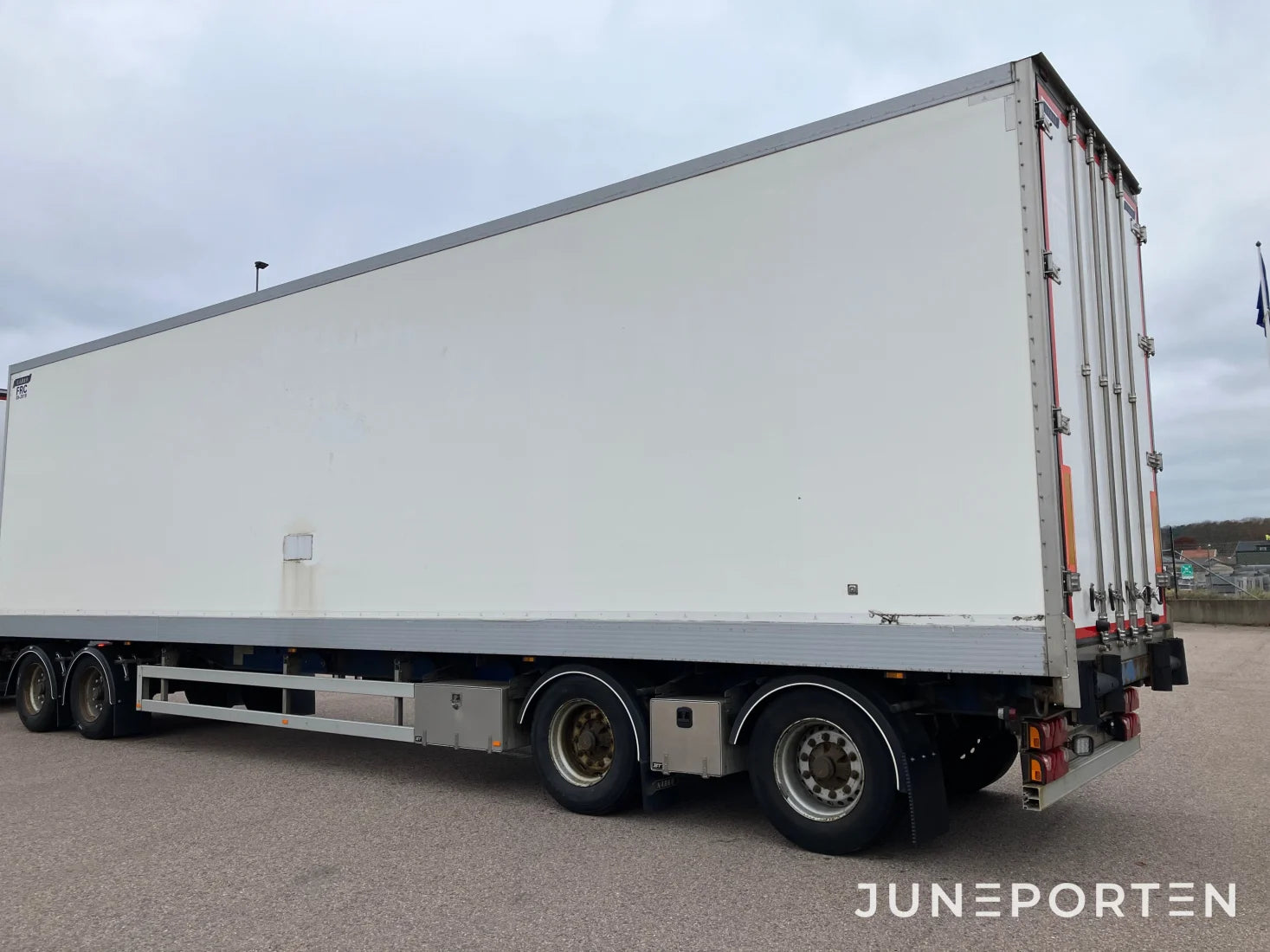 NÄRKO D4MB13R32 4-axlig släpvagn (FRC)