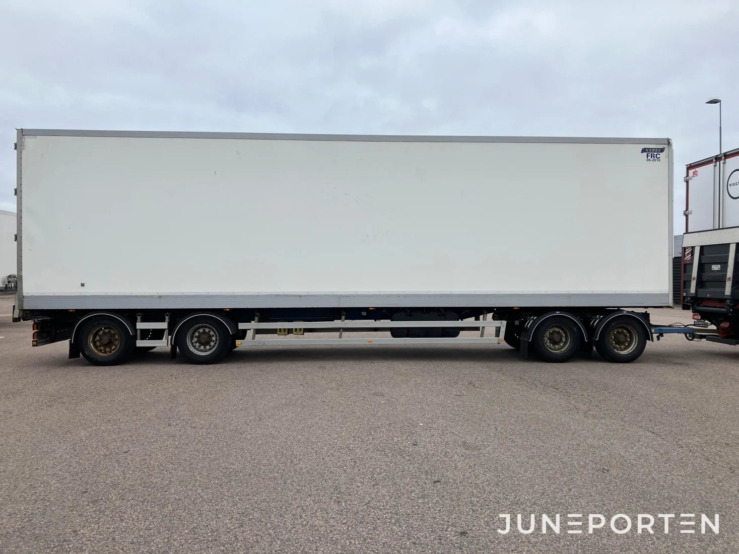 NÄRKO D4MB13R32 4-axlig släpvagn (FRC)
