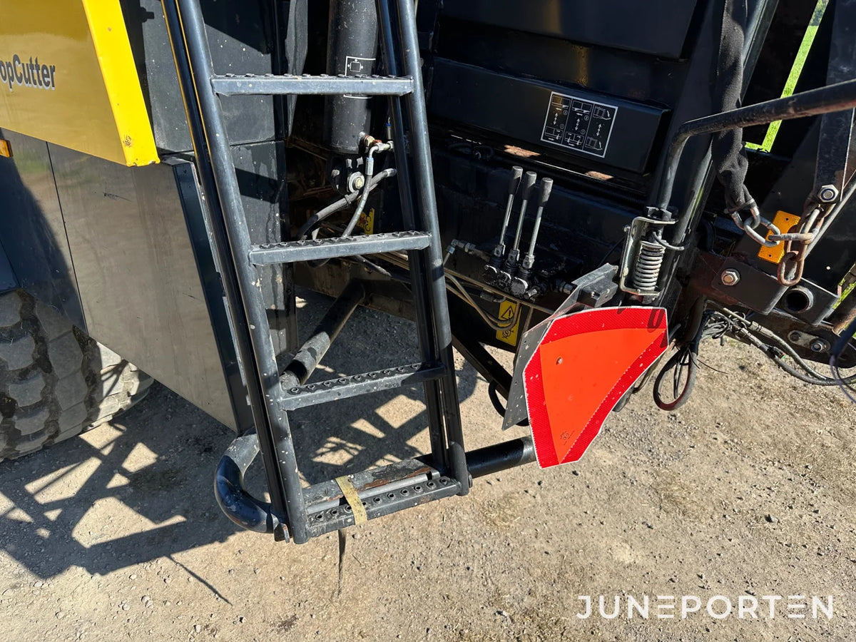Fyrkantspress New Holland BB 9060 Cropcutter