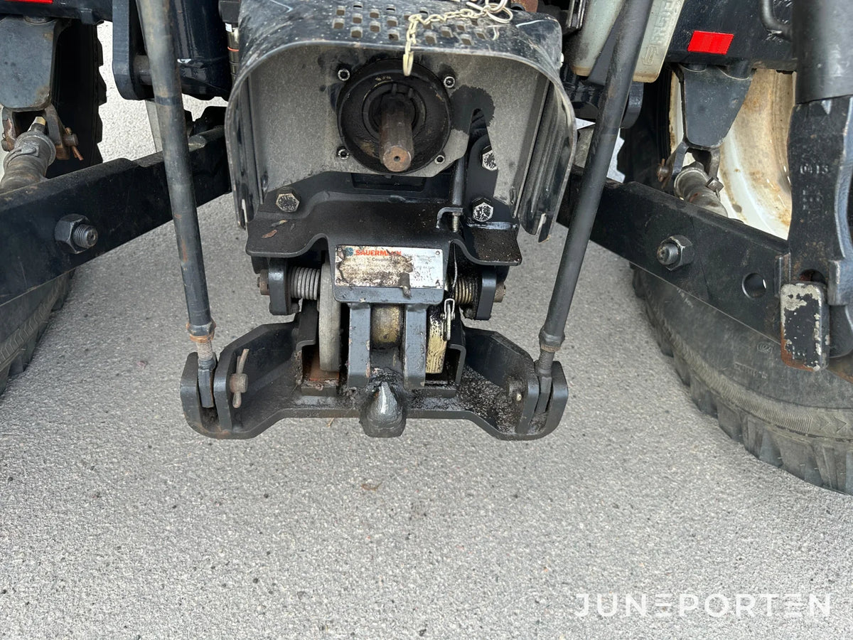 New Holland T 6020 med lastare & frontlyft