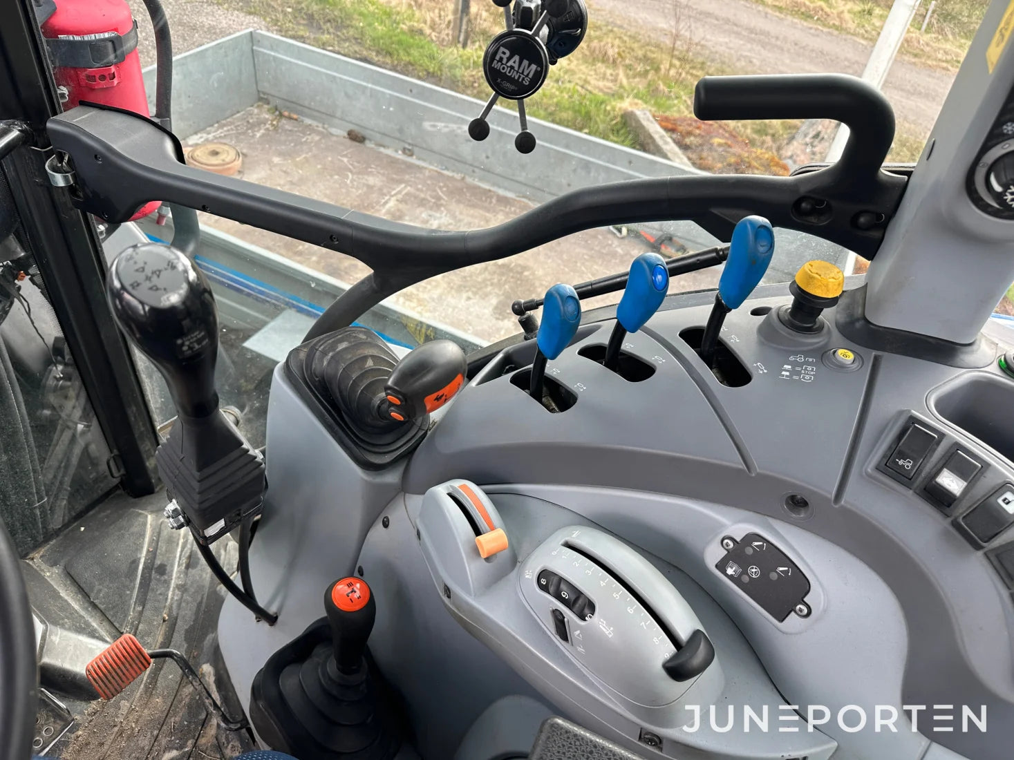 New Holland T5.115 med lastare