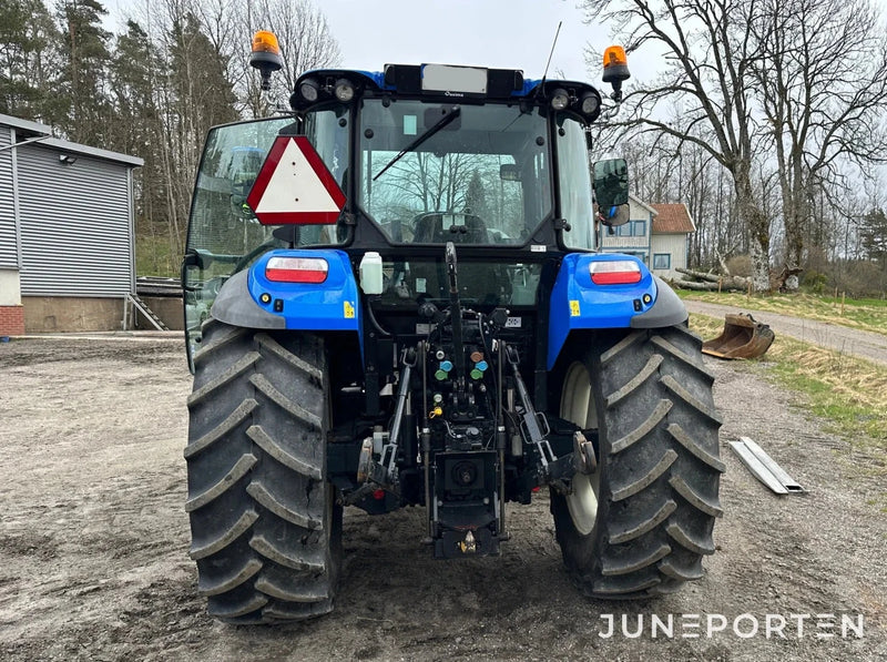 New Holland T5.115 med lastare