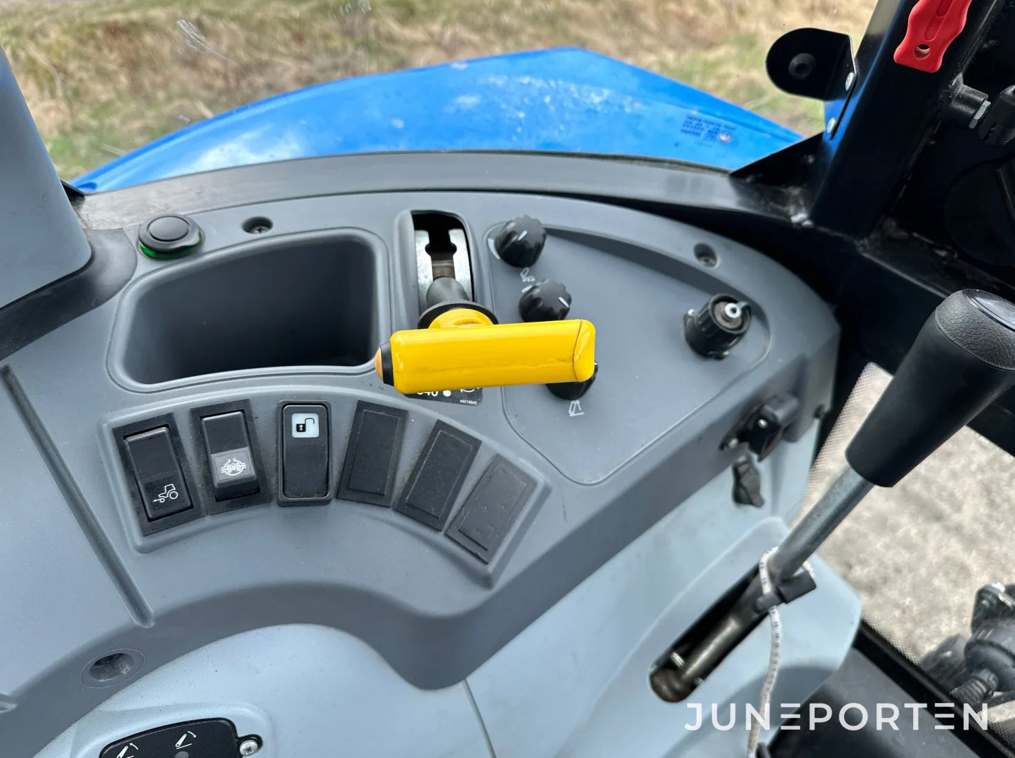 New Holland T5.115 med lastare