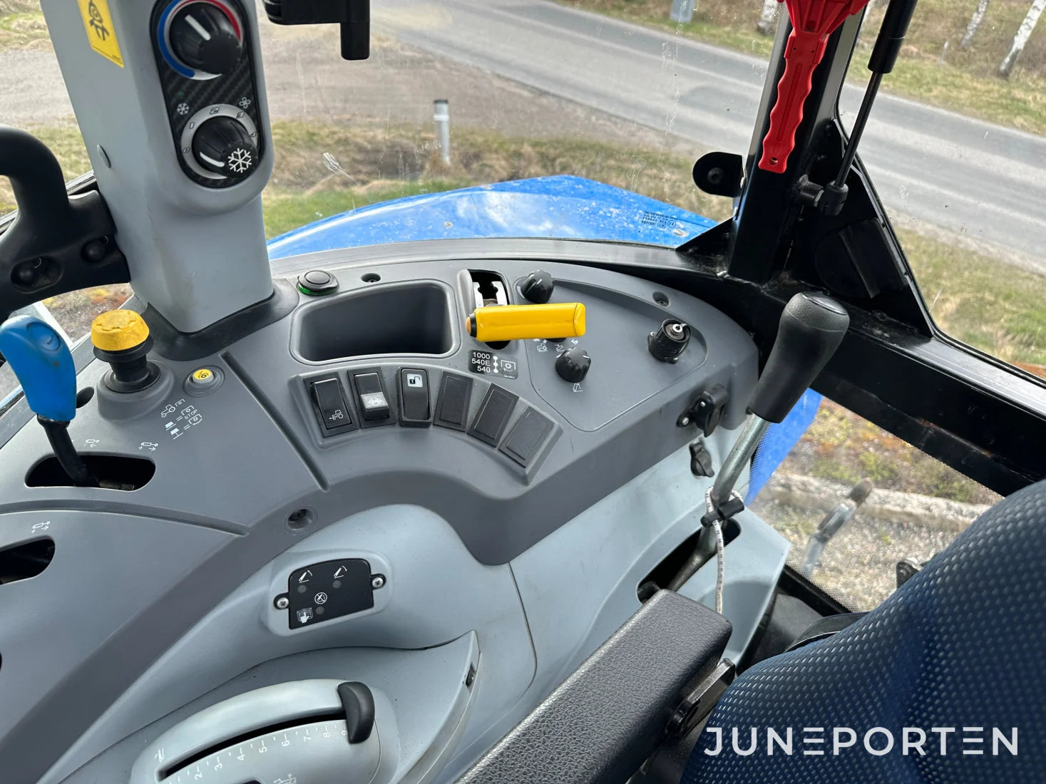New Holland T5.115 med lastare