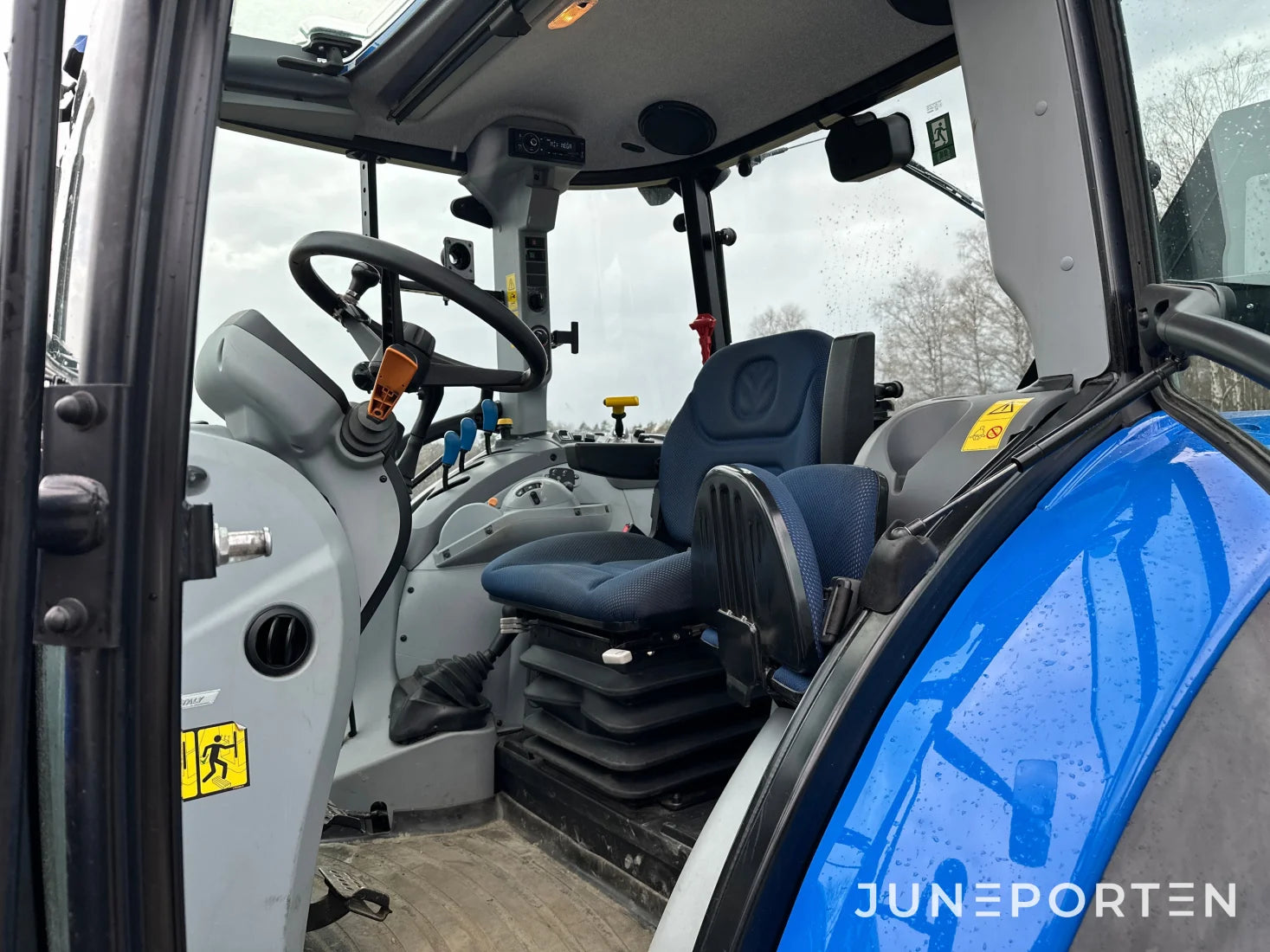 New Holland T5.115 med lastare