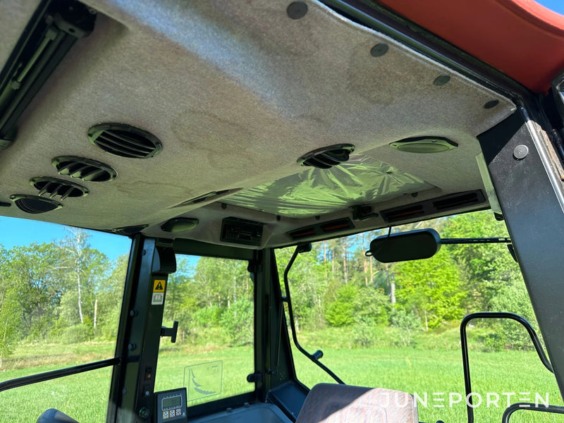 Skogsutrustad New Holland TL80 4WD
