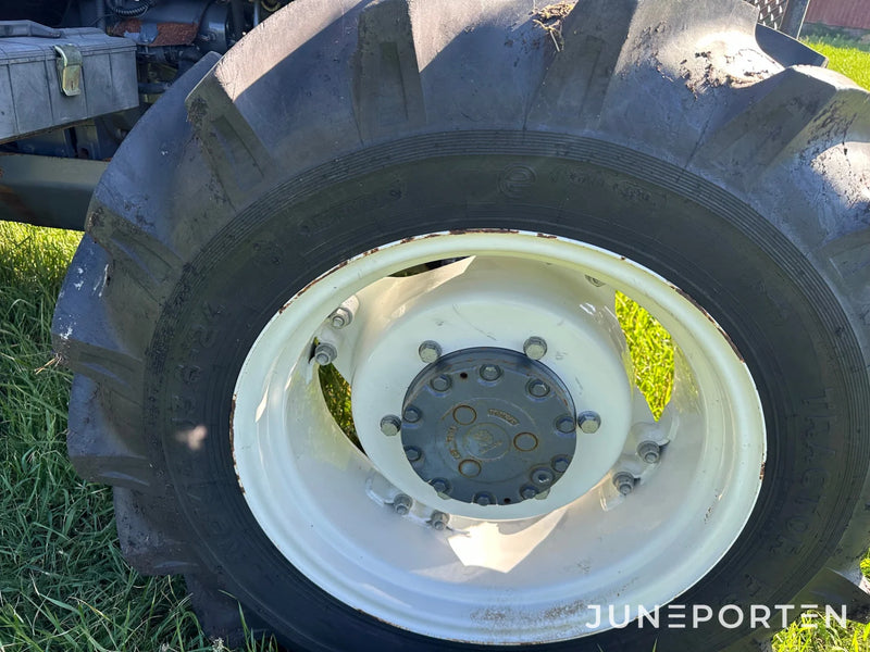 Skogsutrustad New Holland TL80 4WD