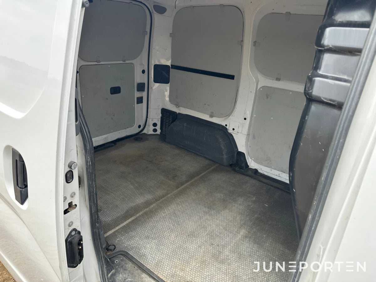 Nissan NV 200
