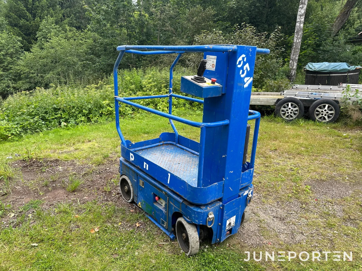 Plattformslyft UpRight TM12
