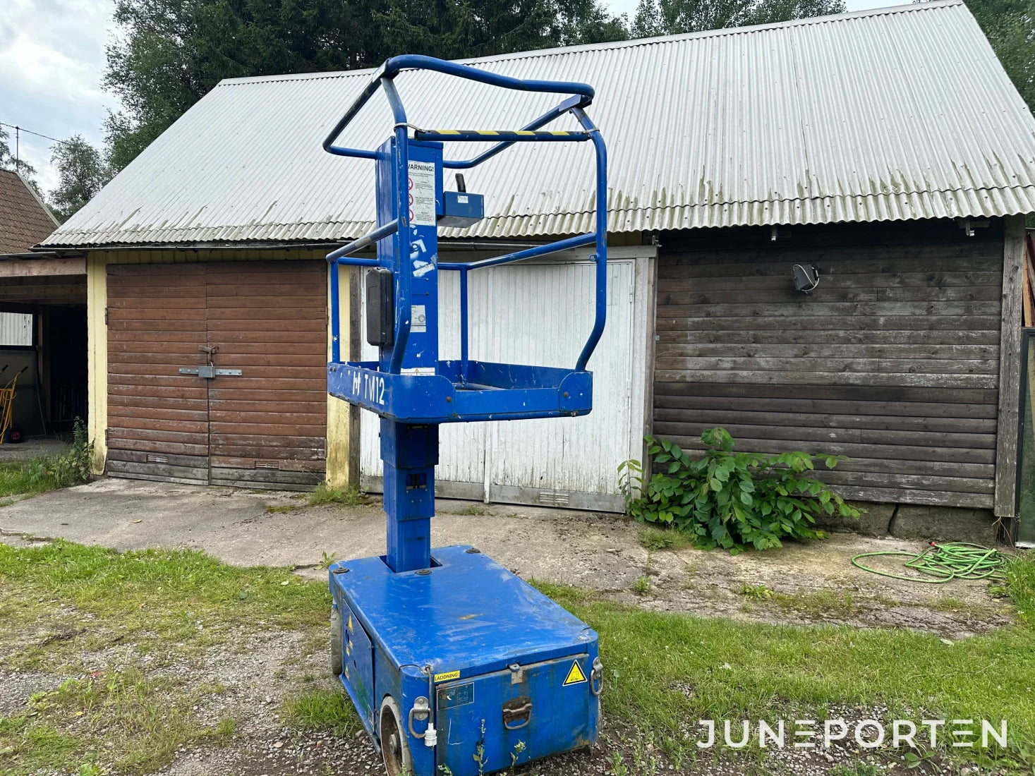 Plattformslyft UpRight TM12