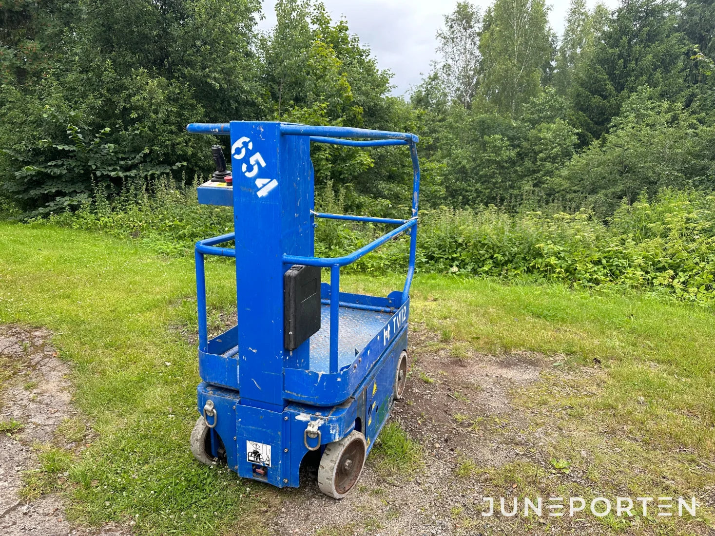 Plattformslyft UpRight TM12