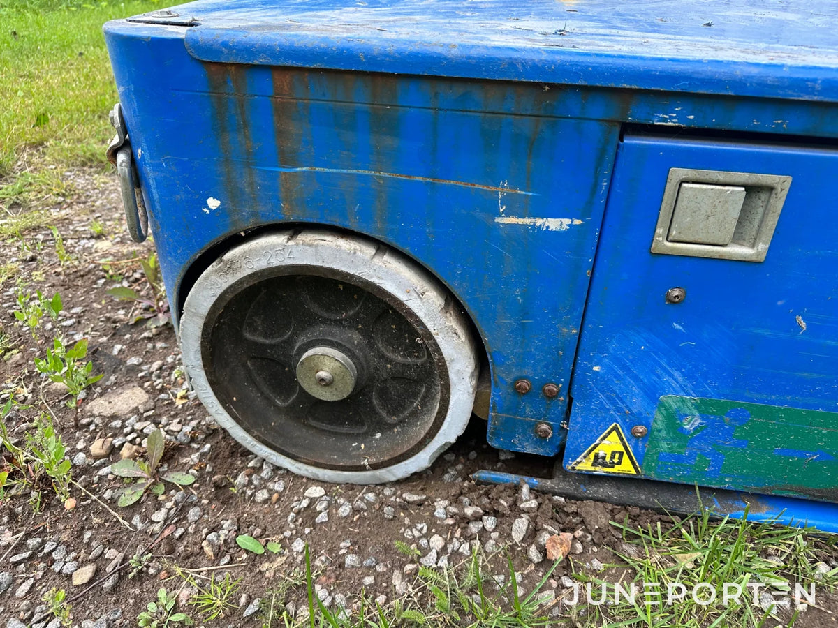 Plattformslyft UpRight TM12