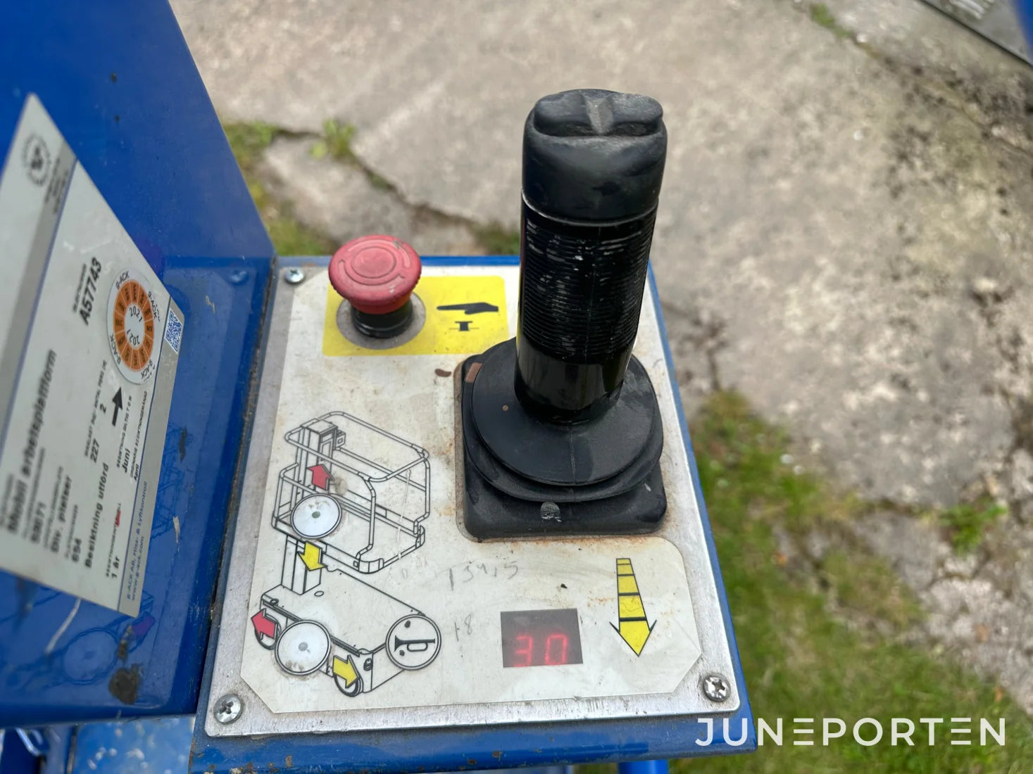 Plattformslyft UpRight TM12