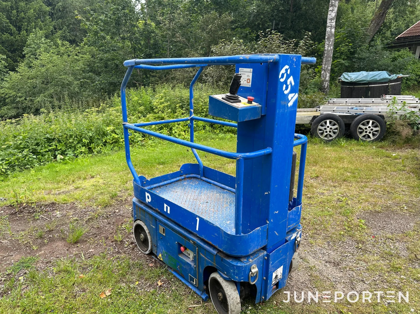 Plattformslyft UpRight TM12