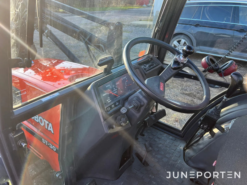 Redskapsbärare / Minitraktor Kubota ST-30