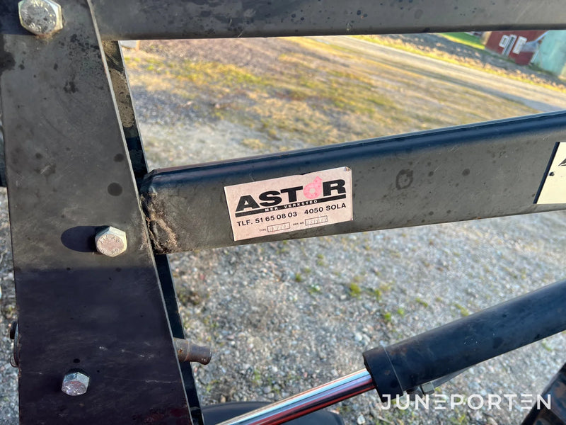 Redskapsbärare / Minitraktor Kubota ST-30