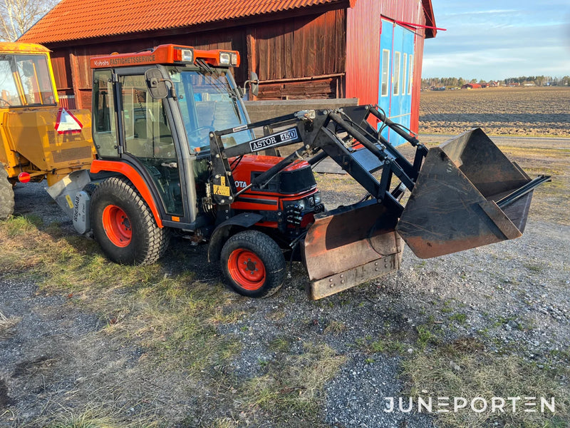 Redskapsbärare / Minitraktor Kubota ST-30
