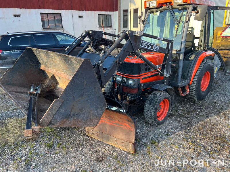 Redskapsbärare / Minitraktor Kubota ST-30