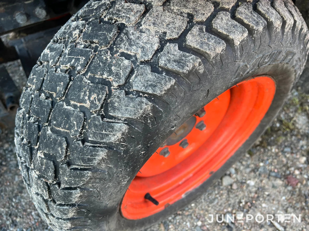 Redskapsbärare / Minitraktor Kubota ST-30