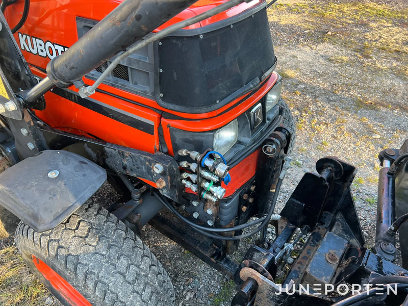 Redskapsbärare / Minitraktor Kubota ST-30