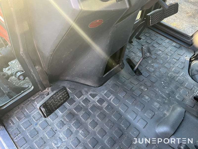 Redskapsbärare / Minitraktor Kubota ST-30