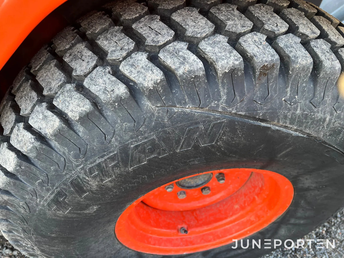 Redskapsbärare / Minitraktor Kubota ST-30