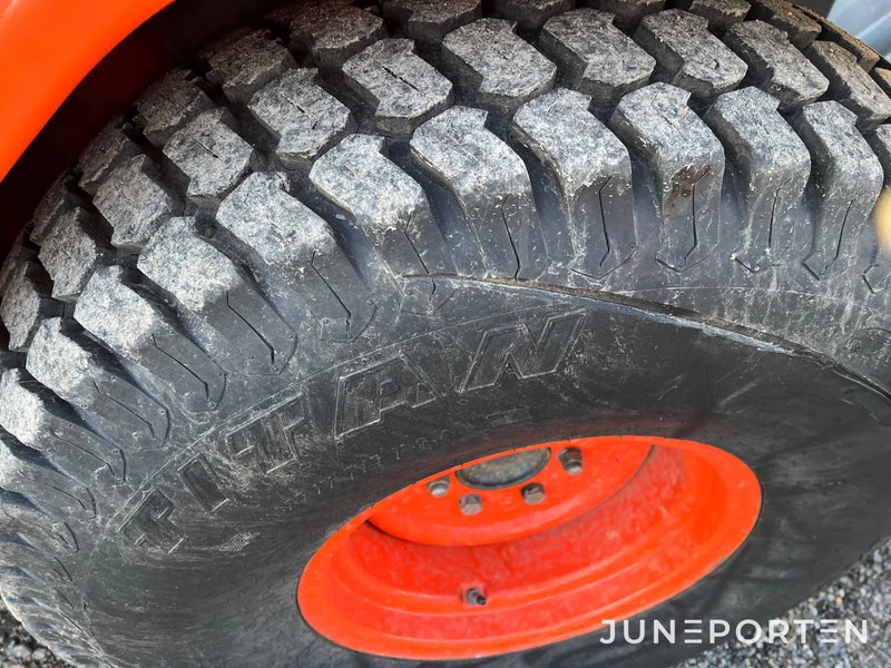 Redskapsbärare / Minitraktor Kubota ST-30