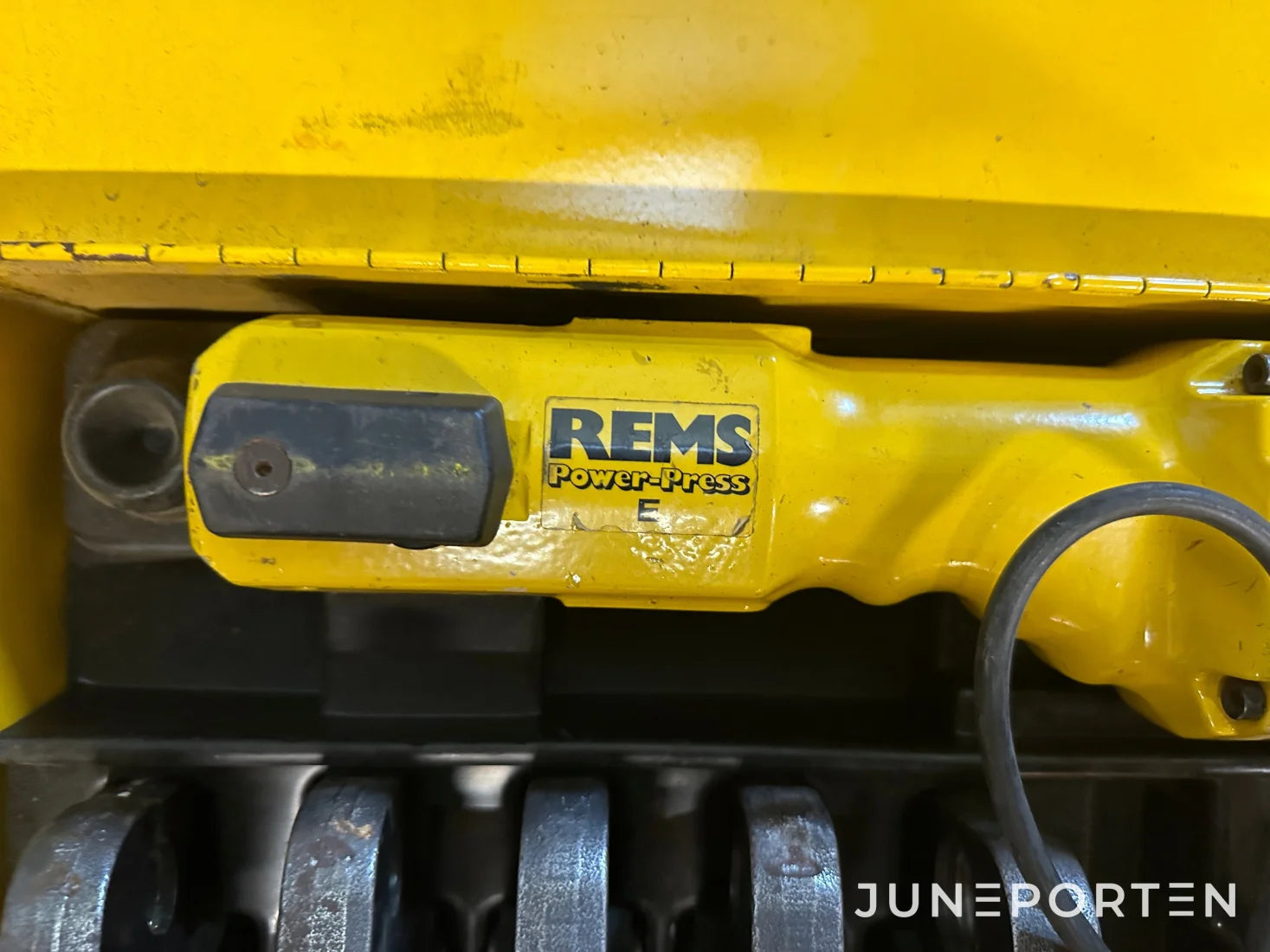 Pressmaskin Rems