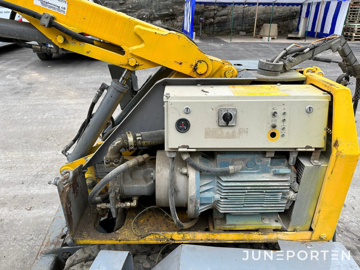 Rivningsrobot Brokk BM 110 med borrhammare