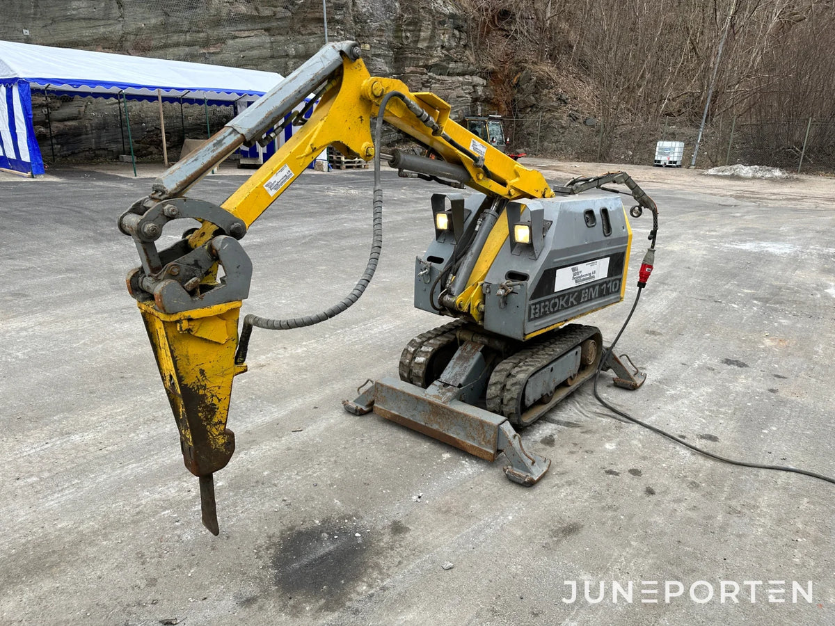 Rivningsrobot Brokk BM 110 med borrhammare