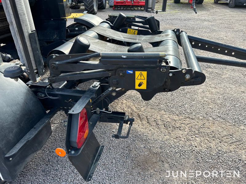 Rundbalspress New Holland 135