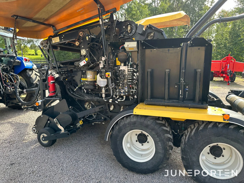 Rundbalspress New Holland 135