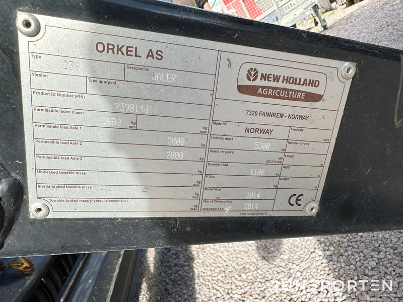 Rundbalspress New Holland 135