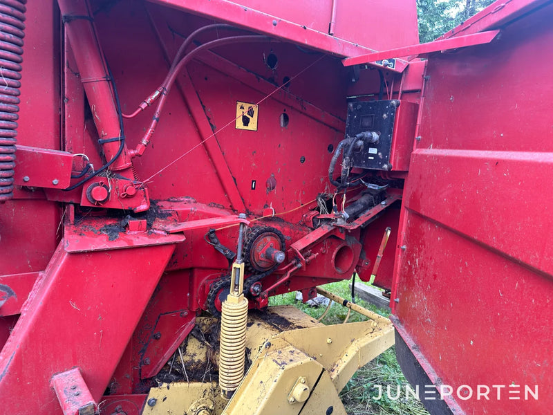 Rundbalspress New Holland 650