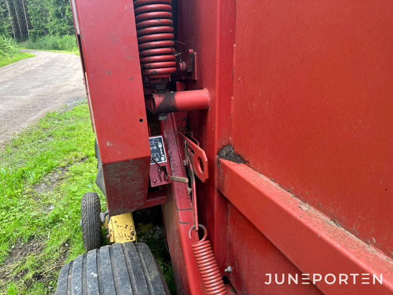 Rundbalspress New Holland 650