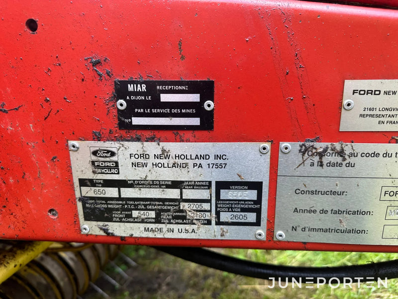 Rundbalspress New Holland 650