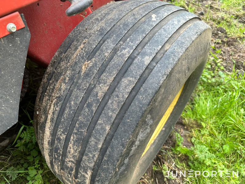 Rundbalspress New Holland 650