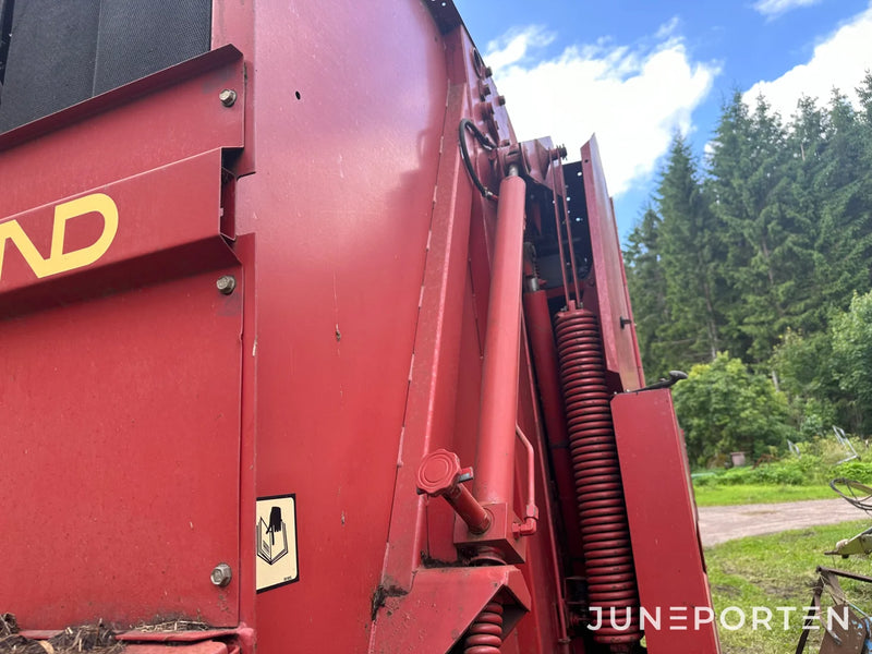 Rundbalspress New Holland 650