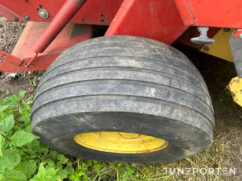 Rundbalspress New Holland 650
