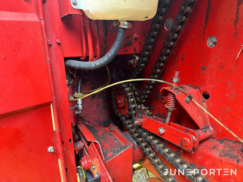 Rundbalspress New Holland 650