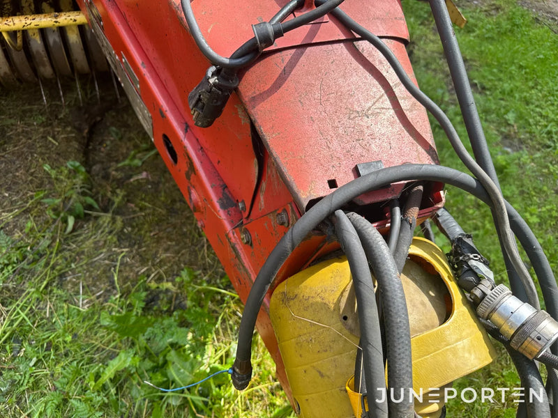 Rundbalspress New Holland 650
