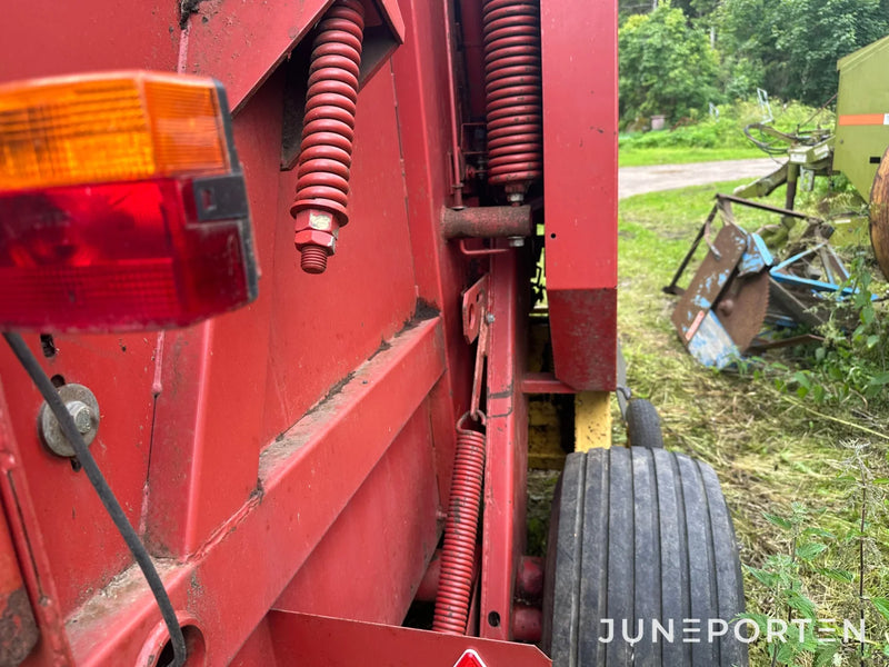 Rundbalspress New Holland 650